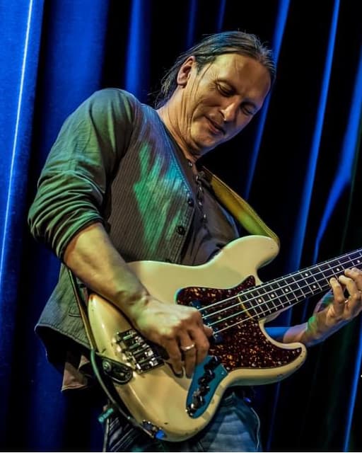 Ulm Bassunterricht in der Nähe Basslehrer Steffen Knauss